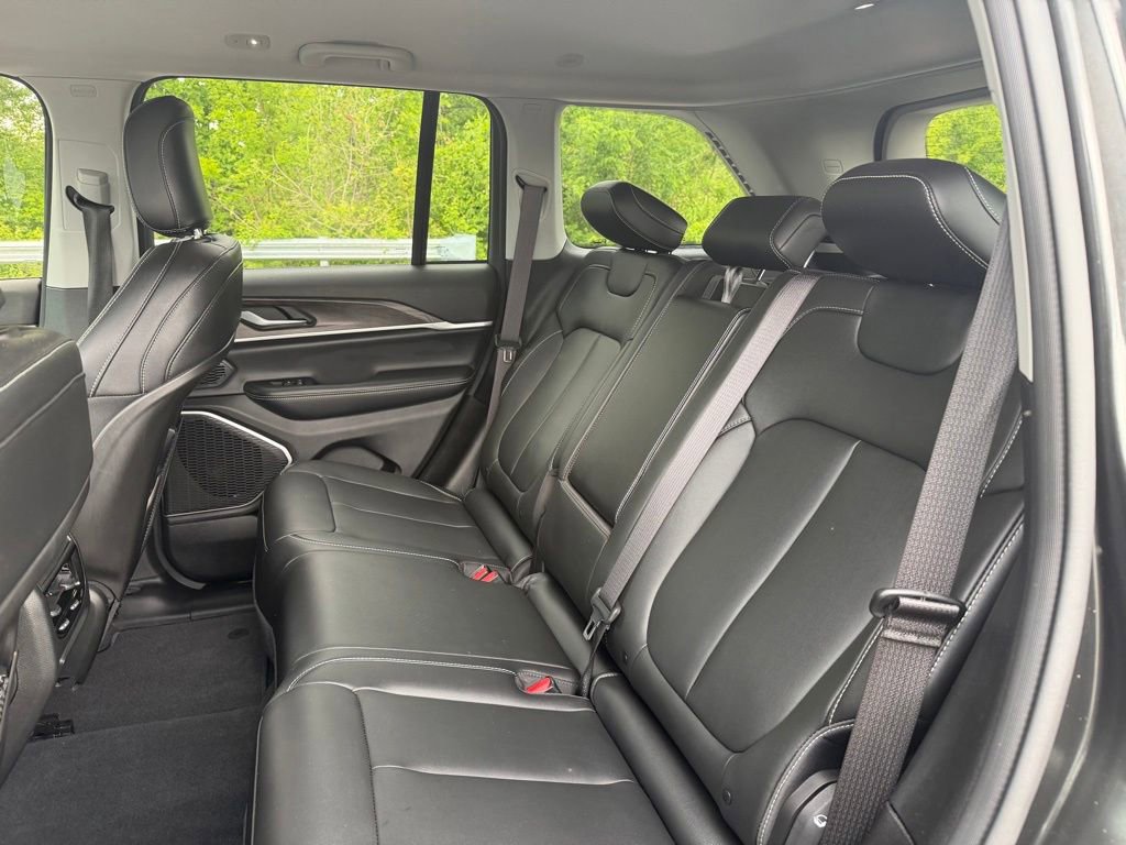 Used 2023 Jeep Grand Cherokee Limited AWD/4WD image 9
