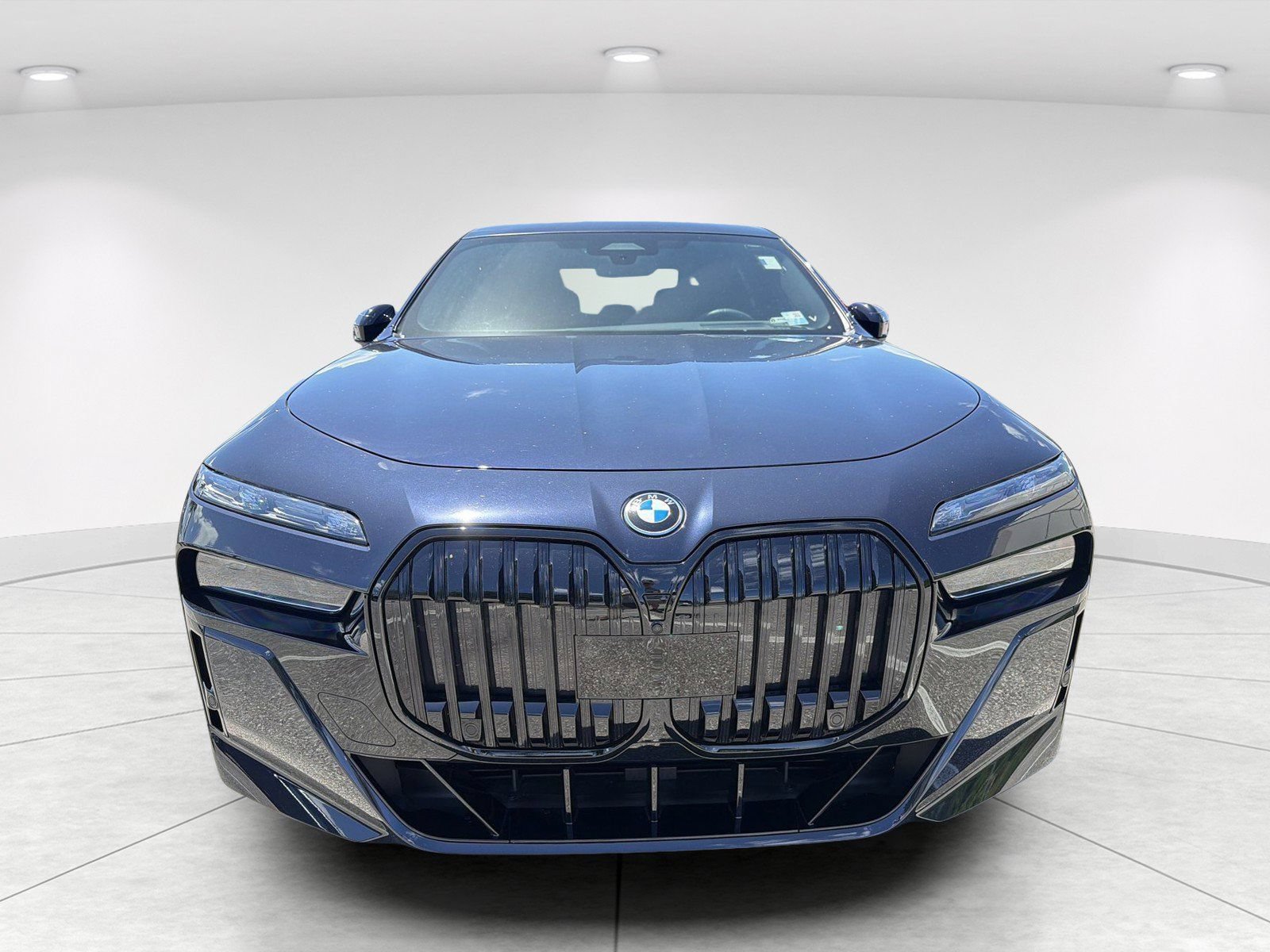 Certified 2024 BMW i7 xDrive60 w/ Executive Package AWD/4WD image 2