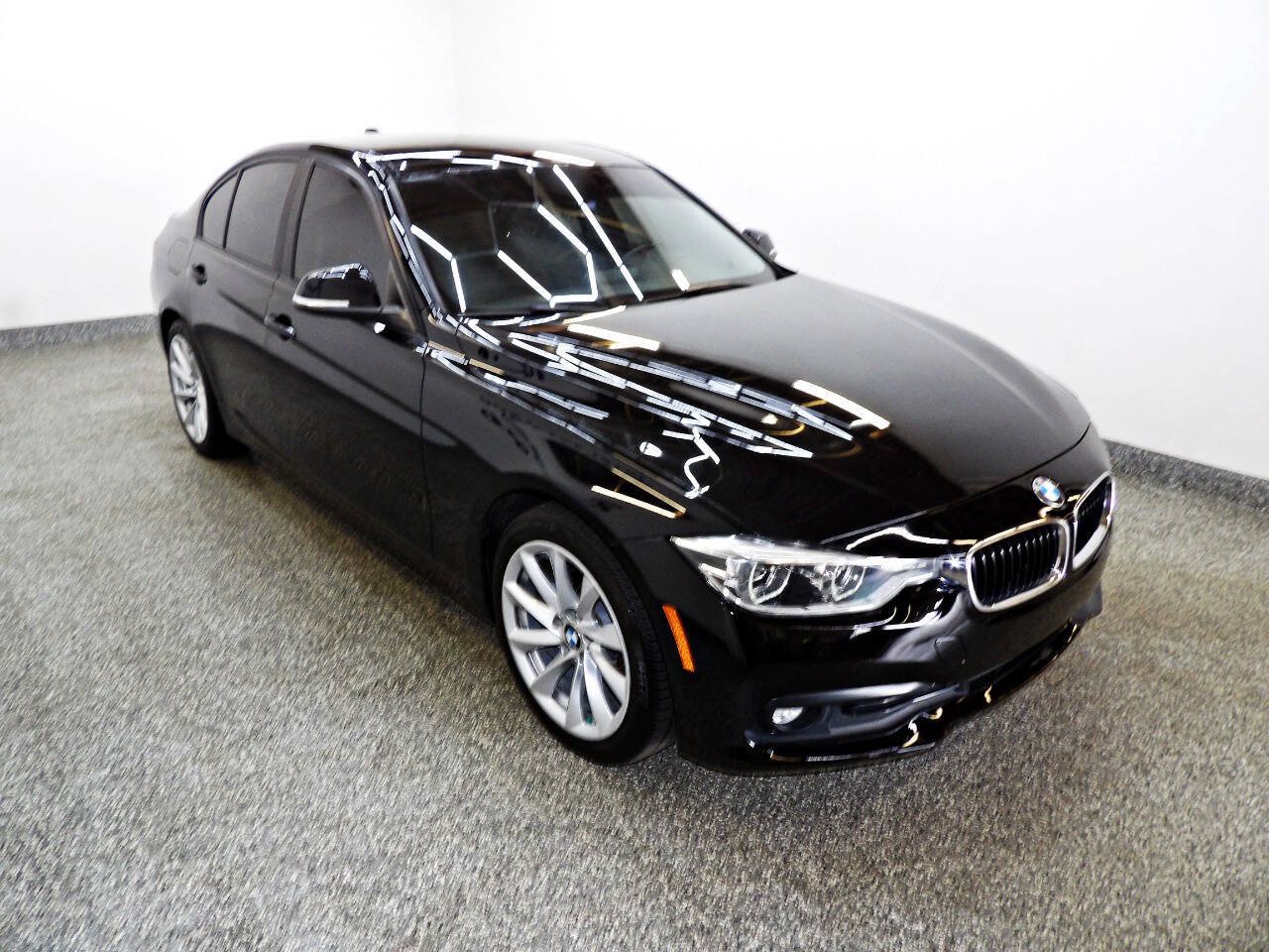 Used 2018 BMW 320i Sedan RWD image 3