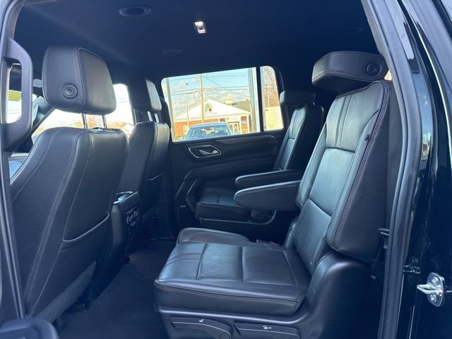 Used 2022 Chevrolet Suburban RST w/ Sport Performance Package image 12