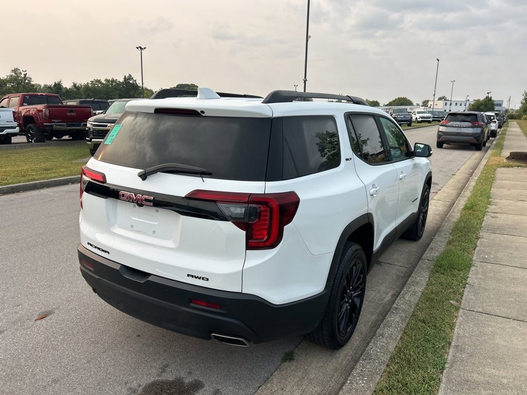 Used 2022 GMC Acadia SLT w/ Elevation Edition image 5