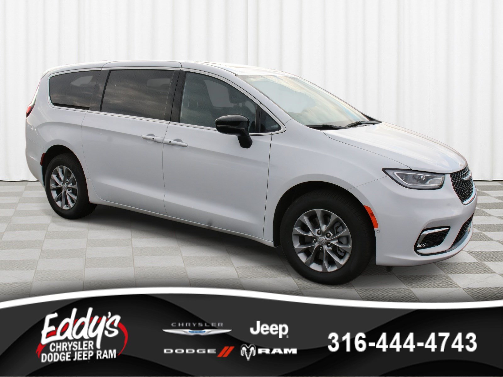 New 2026 Chrysler Pacifica Select AWD/4WD image 1