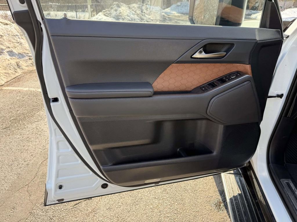 Used 2024 Lexus GX 550 w/ Accessory Package (Z1) image 13