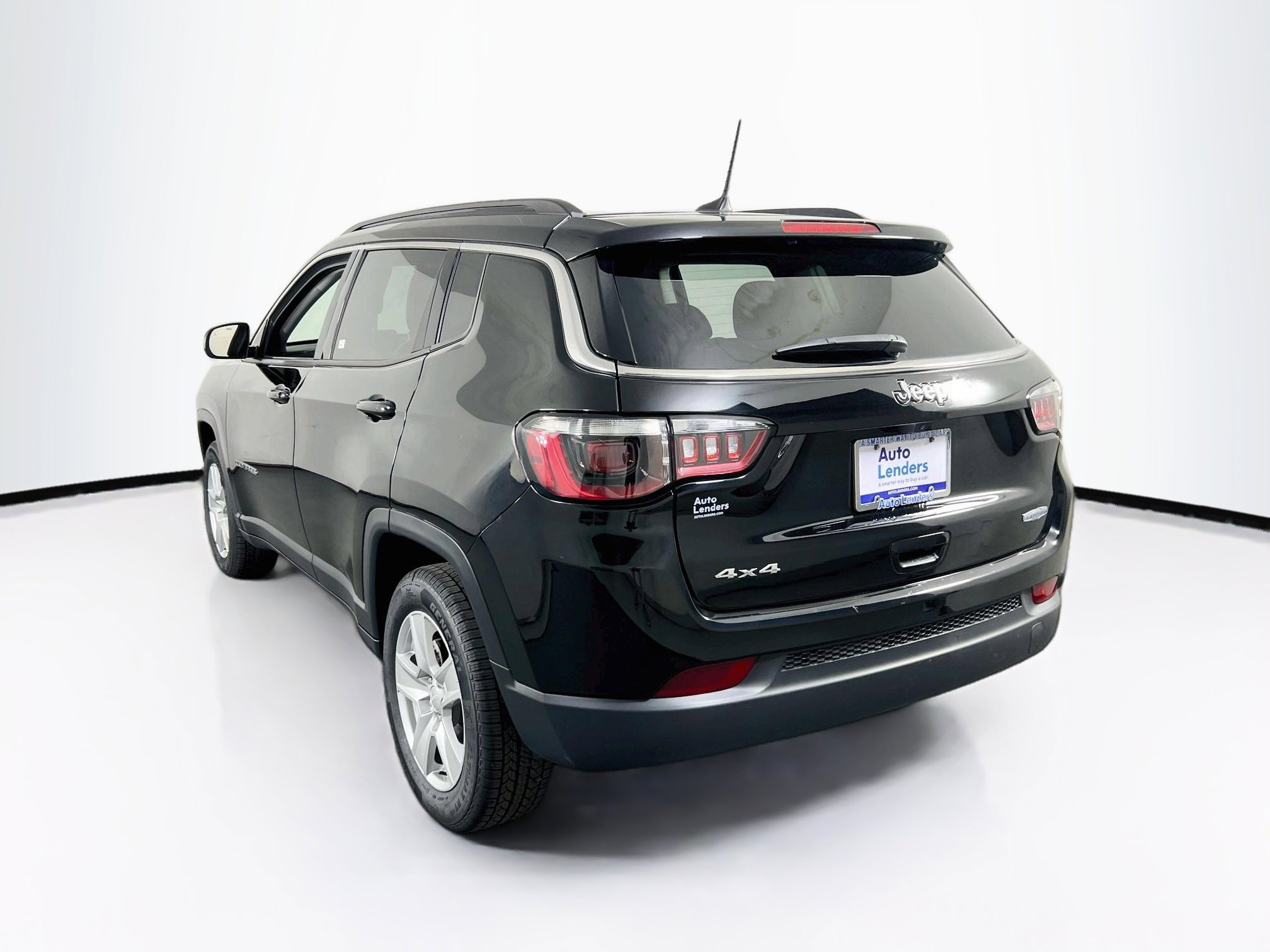 Used 2022 Jeep Compass Latitude w/ Sun and Sound Group AWD/4WD image 7