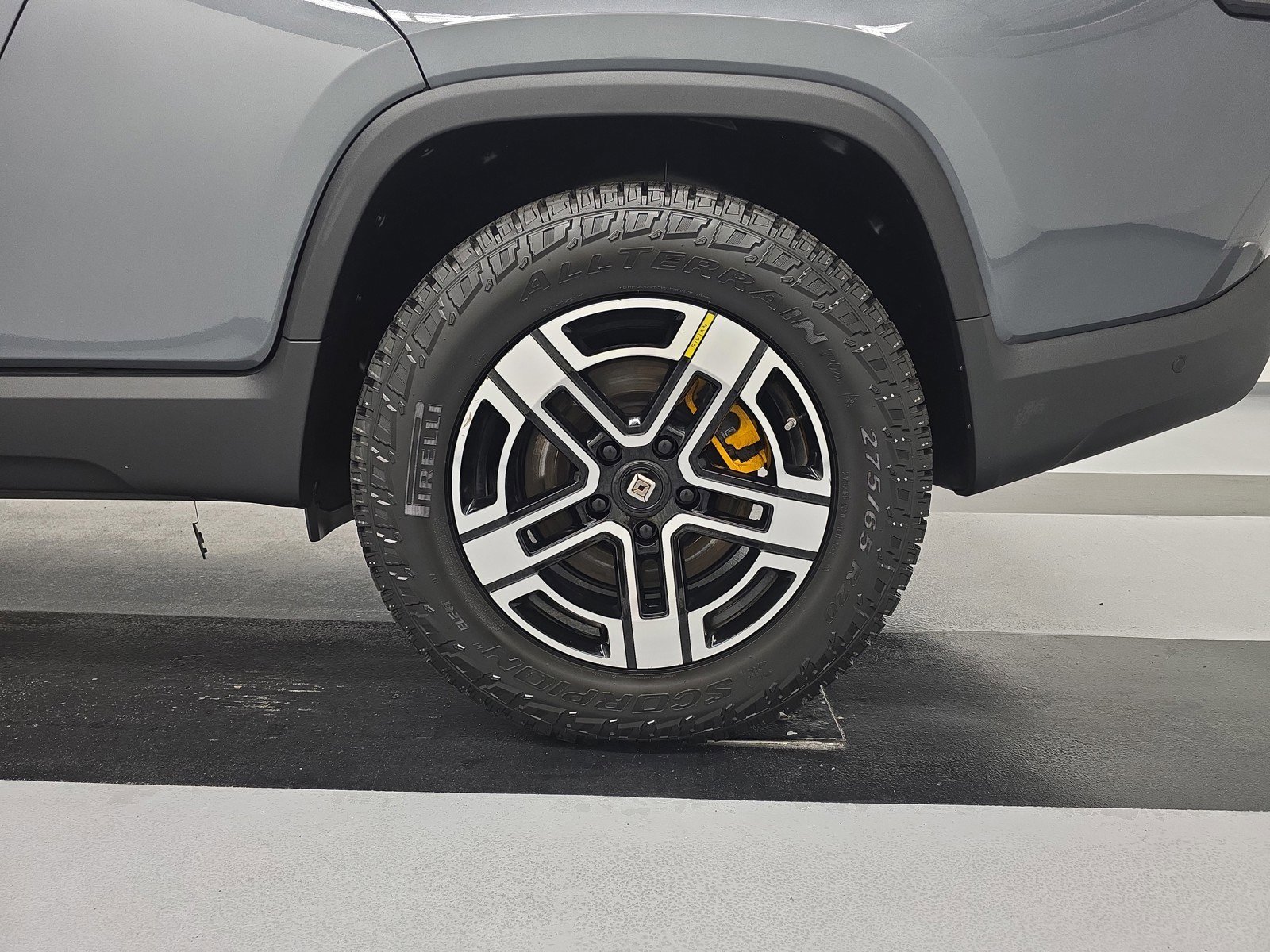 Used 2023 Rivian R1T Adventure image 10