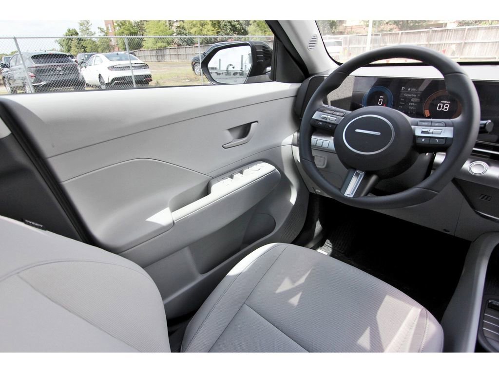 Certified 2025 Hyundai Kona SEL image 7