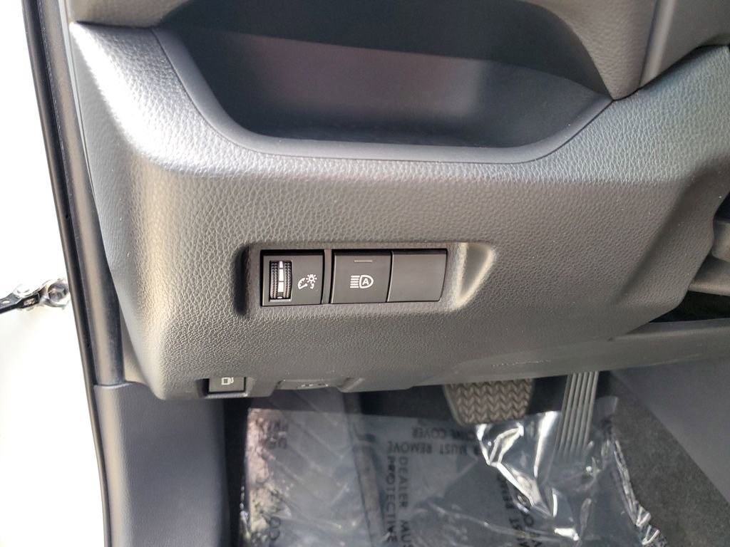 Used 2022 Toyota RAV4 XLE image 16