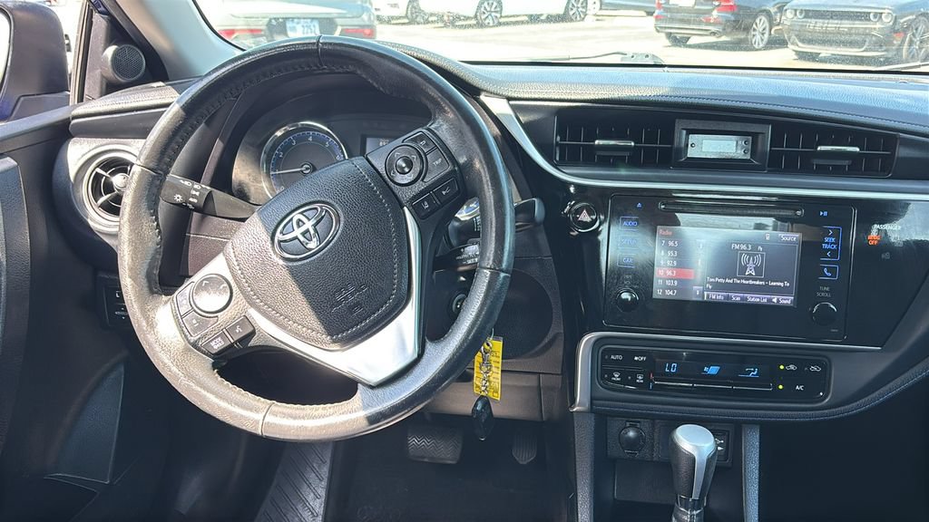 Used 2017 Toyota Corolla SE w/ Carpet Mat Package (TMS) FWD image 7