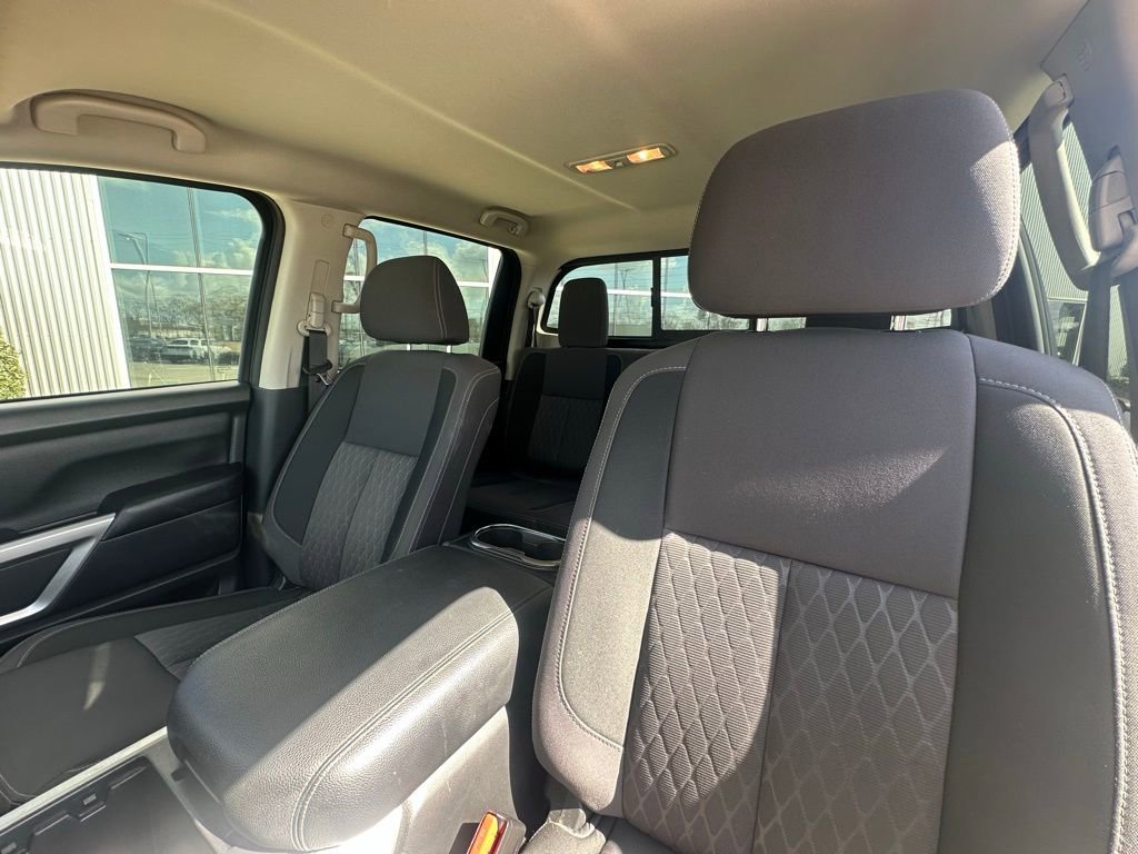 Used 2021 Nissan Titan SV w/ SV Convenience Package image 9