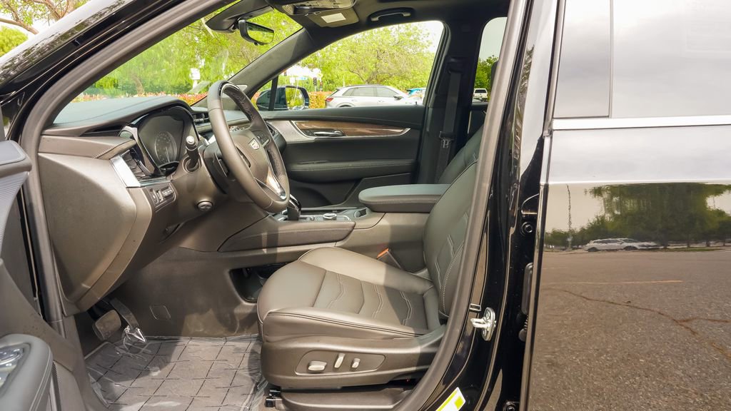 Certified 2025 Cadillac XT6 Premium Luxury w/ Platinum Package image 21