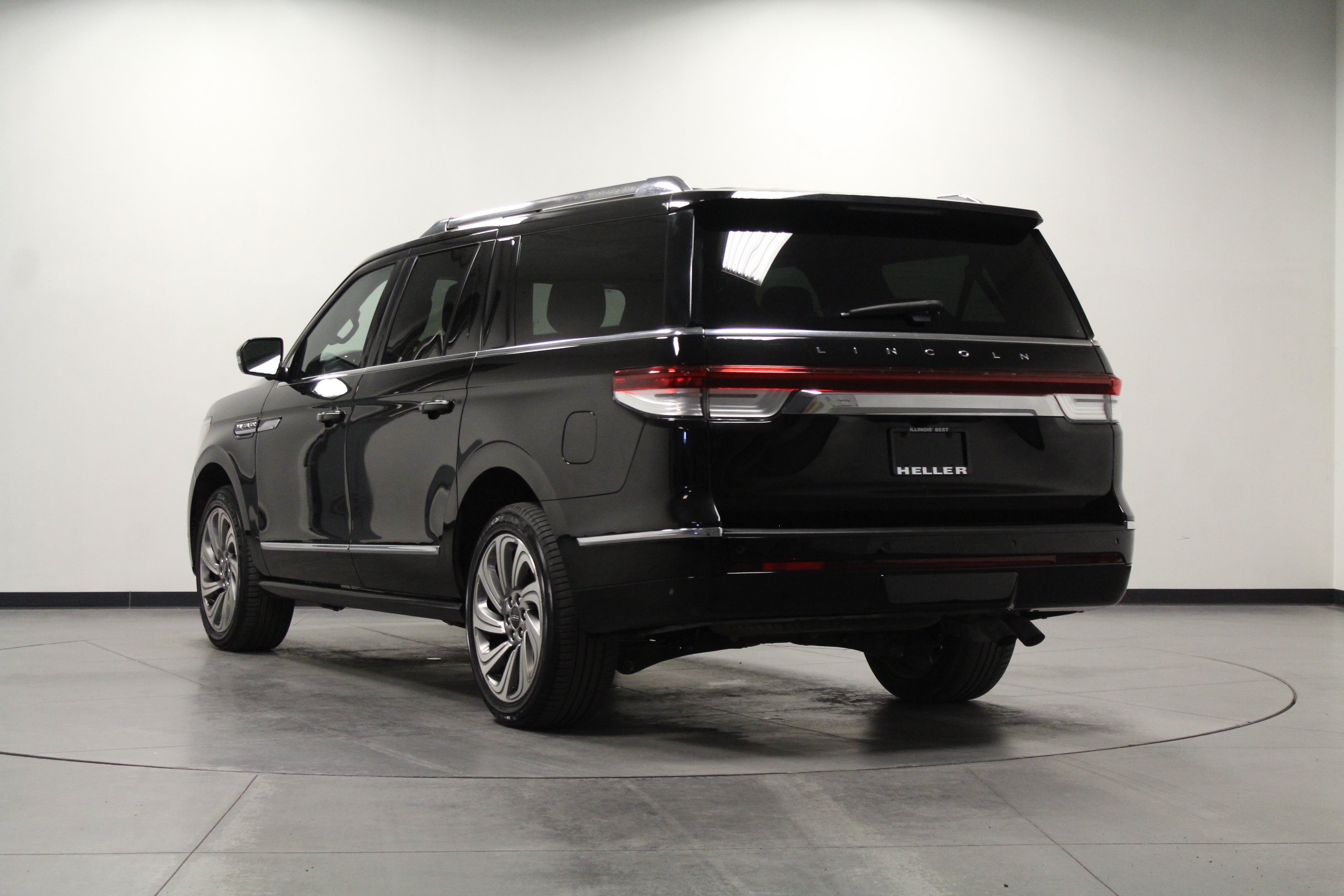 Used 2023 Lincoln Navigator L Reserve w/ Equipment Group 201A AWD/4WD image 6