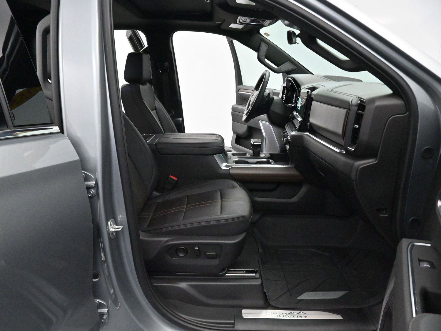 Used 2025 Chevrolet Silverado 1500 High Country w/ Technology Package AWD/4WD image 31