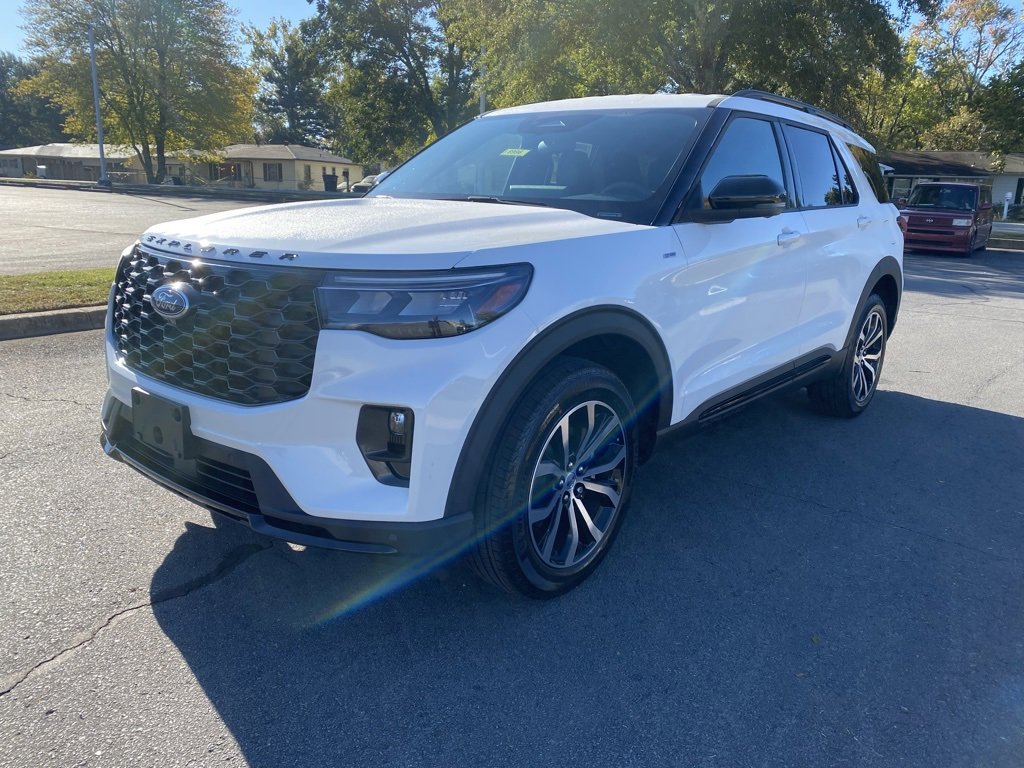 New 2026 Ford Explorer ST-Line image 3