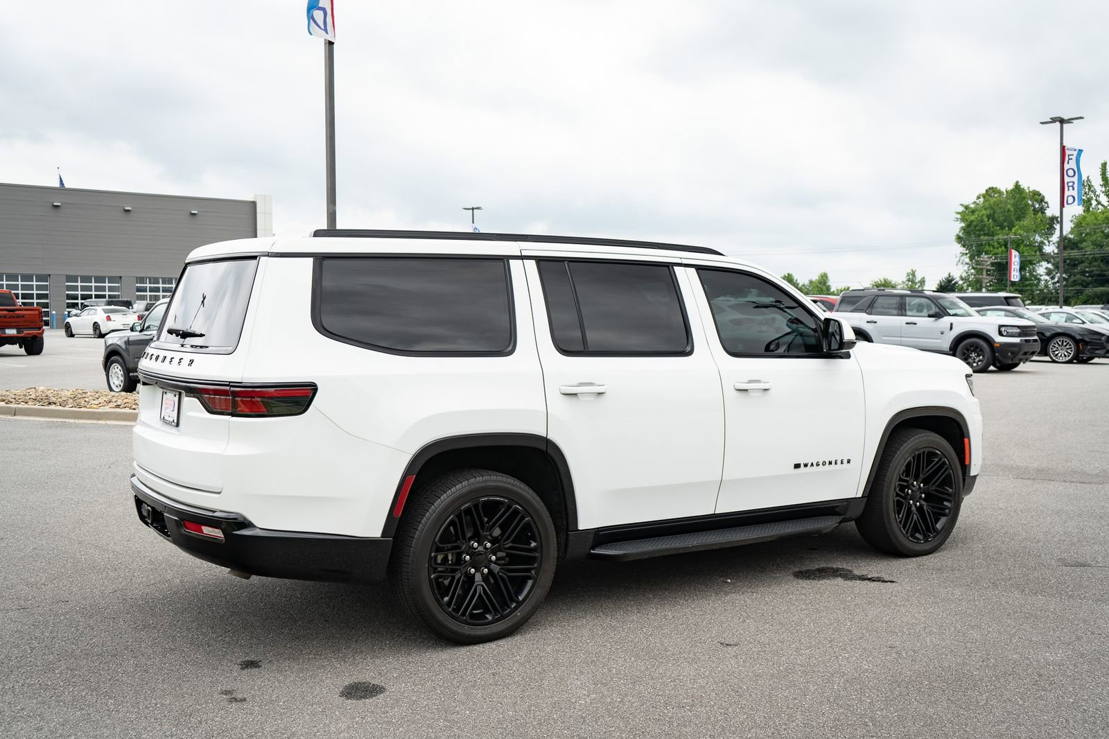 Used 2022 Jeep Wagoneer Series I AWD/4WD image 10