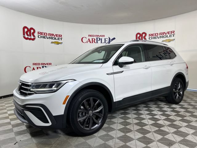 Used 2023 Volkswagen Tiguan SE FWD image 3