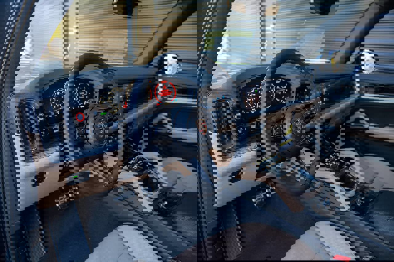 New 2026 Porsche Cayenne S image 4