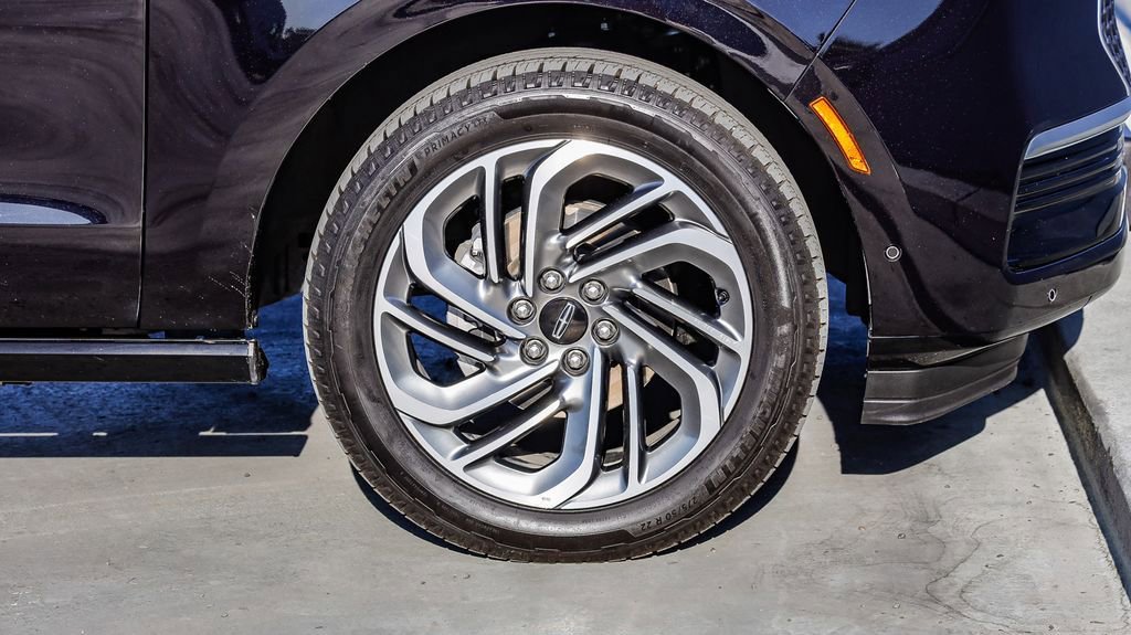 Used 2025 Lincoln Navigator Reserve AWD/4WD image 11