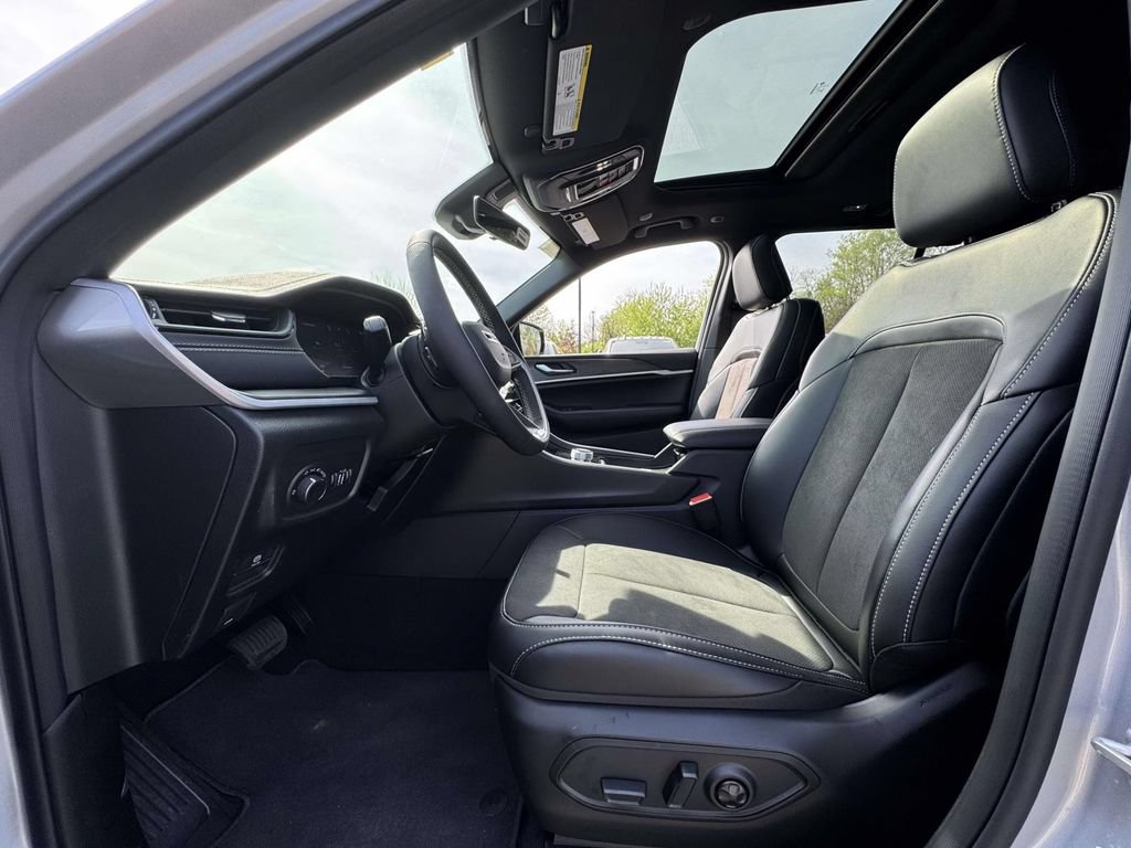 New 2026 Jeep Grand Cherokee Altitude AWD/4WD image 14