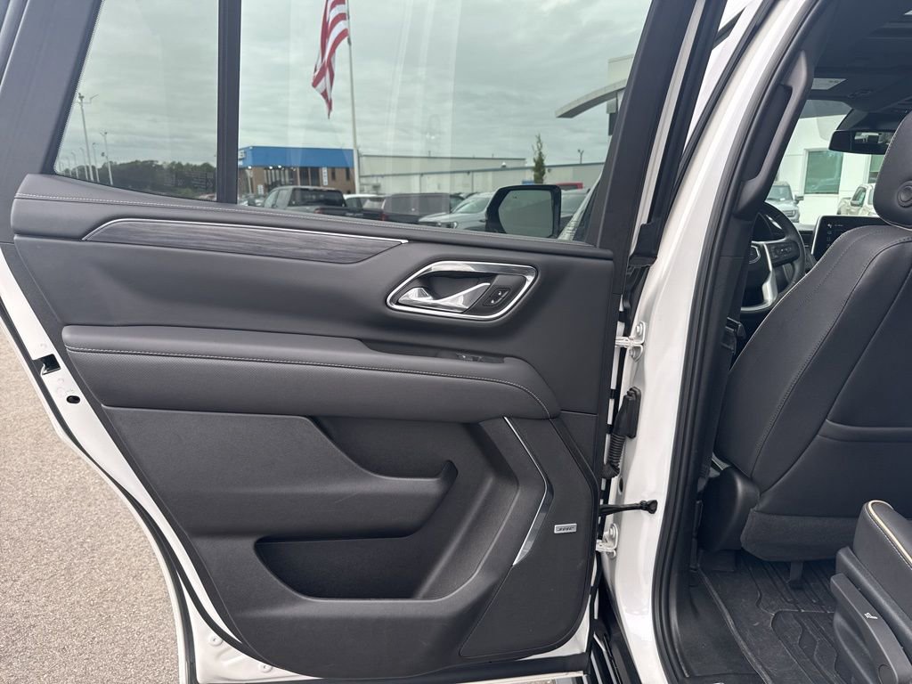 Used 2023 GMC Yukon SLT w/ SLT Premium Package image 28