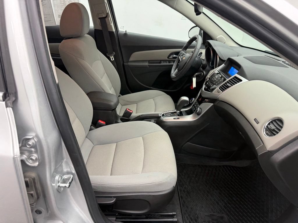 Used 2016 Chevrolet Cruze LT FWD image 30