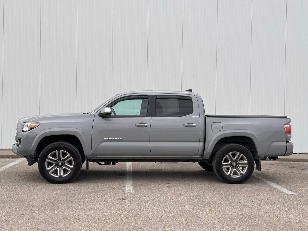 Used 2018 Toyota Tacoma Limited image 2
