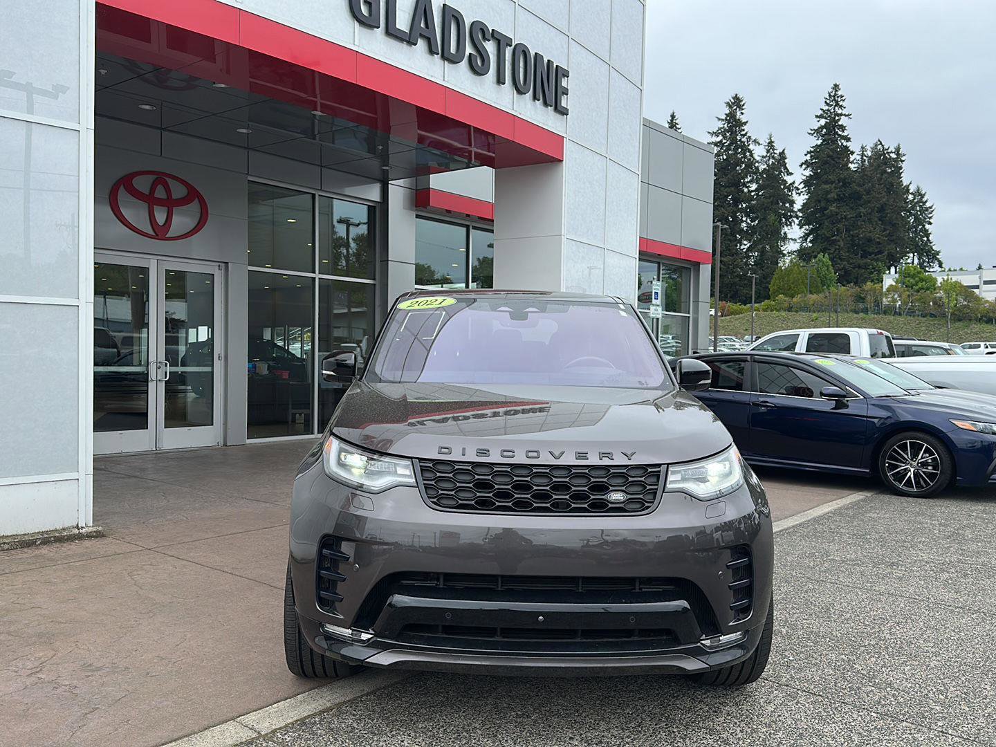 Used 2021 Land Rover Discovery HSE R-Dynamic AWD/4WD image 7