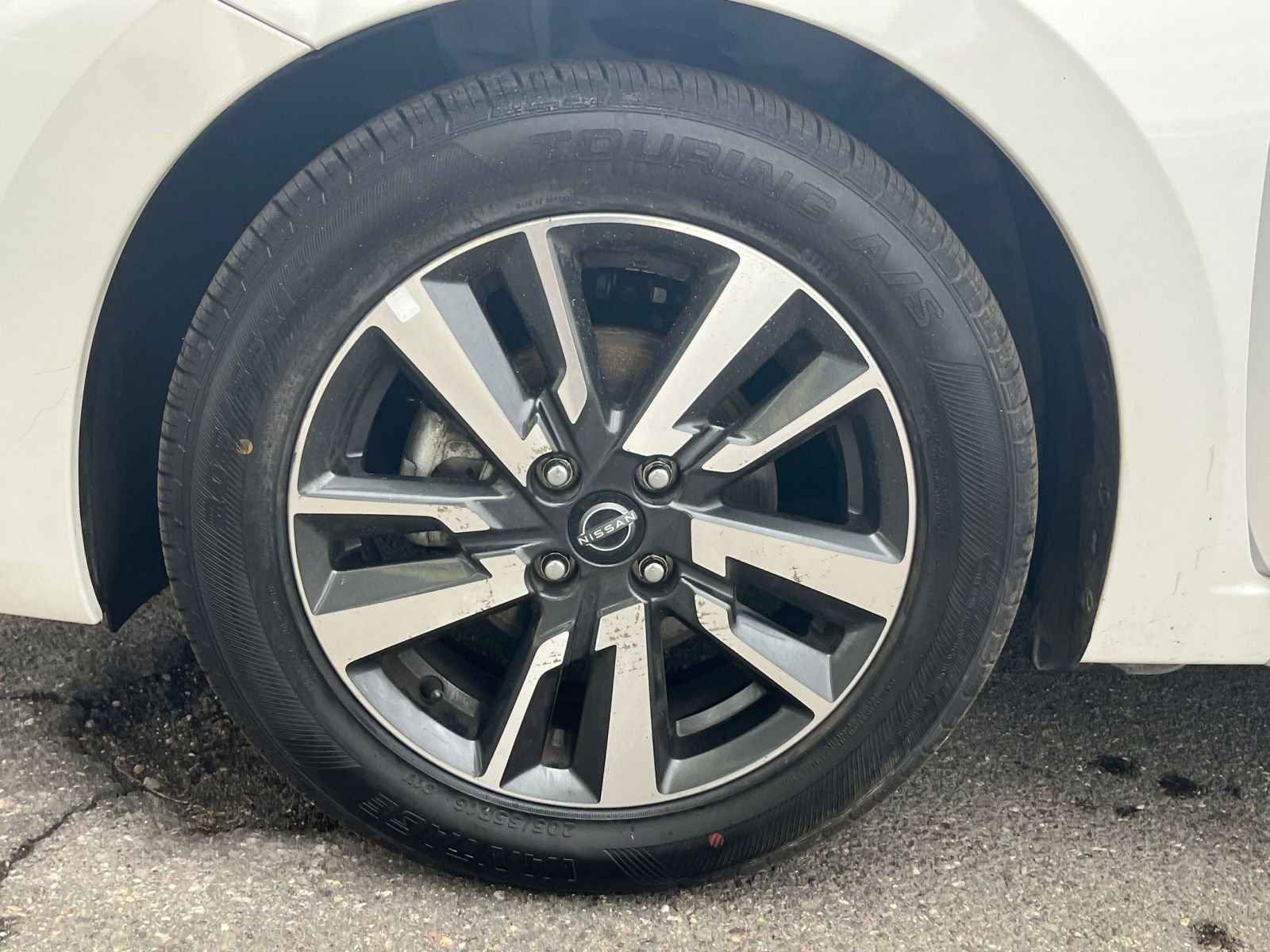 Used 2025 Nissan Versa SV image 27