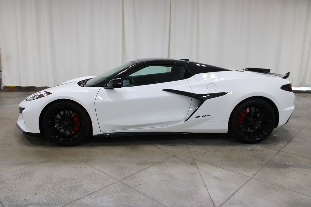 New 2026 Chevrolet Corvette Z06 w/ Stealth Interior Trim Package RWD image 6