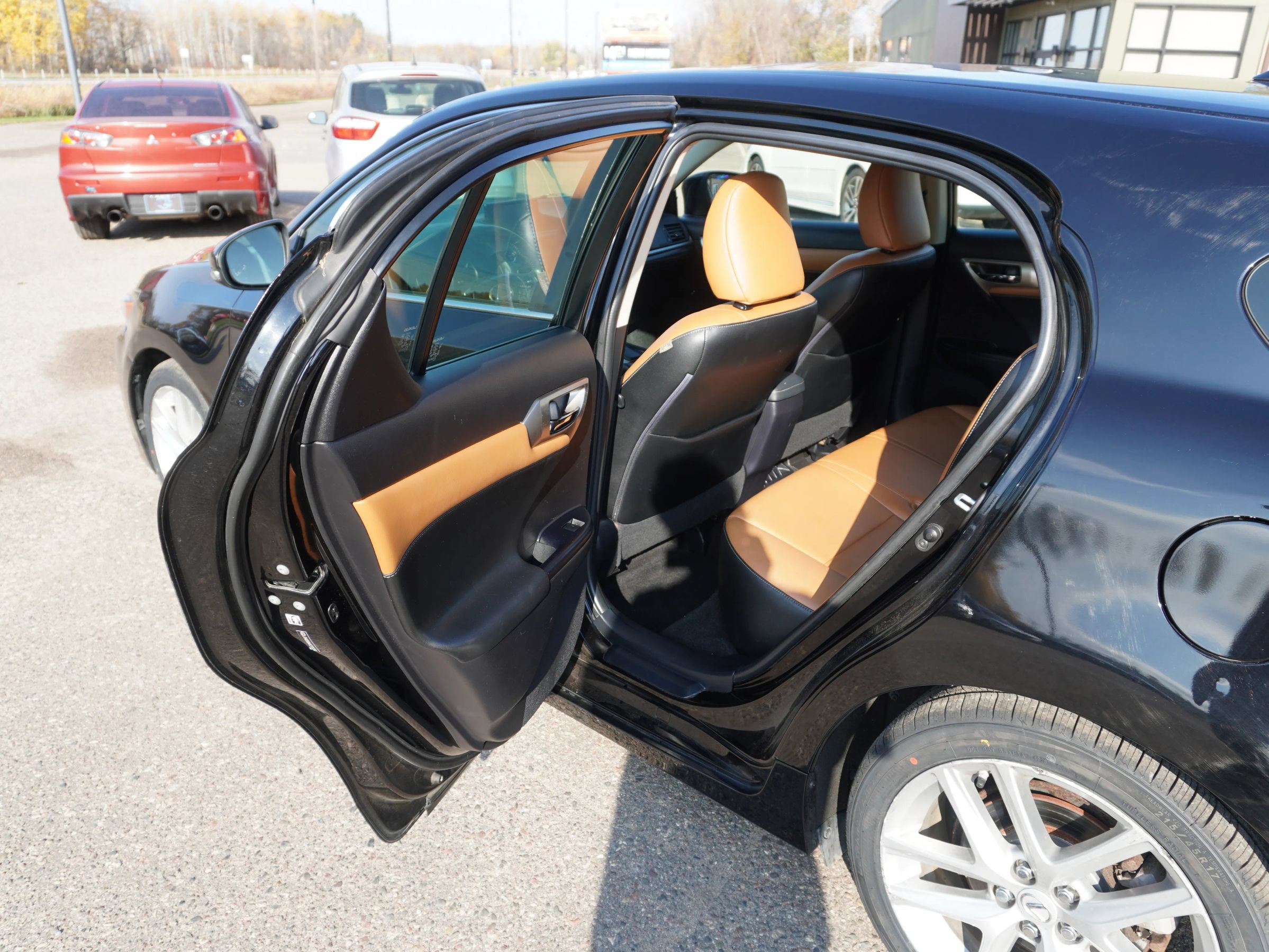 Used 2015 Lexus CT 200h w/ Navigation Package FWD image 28
