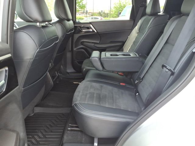 Used 2024 Mitsubishi Outlander AWD image 19
