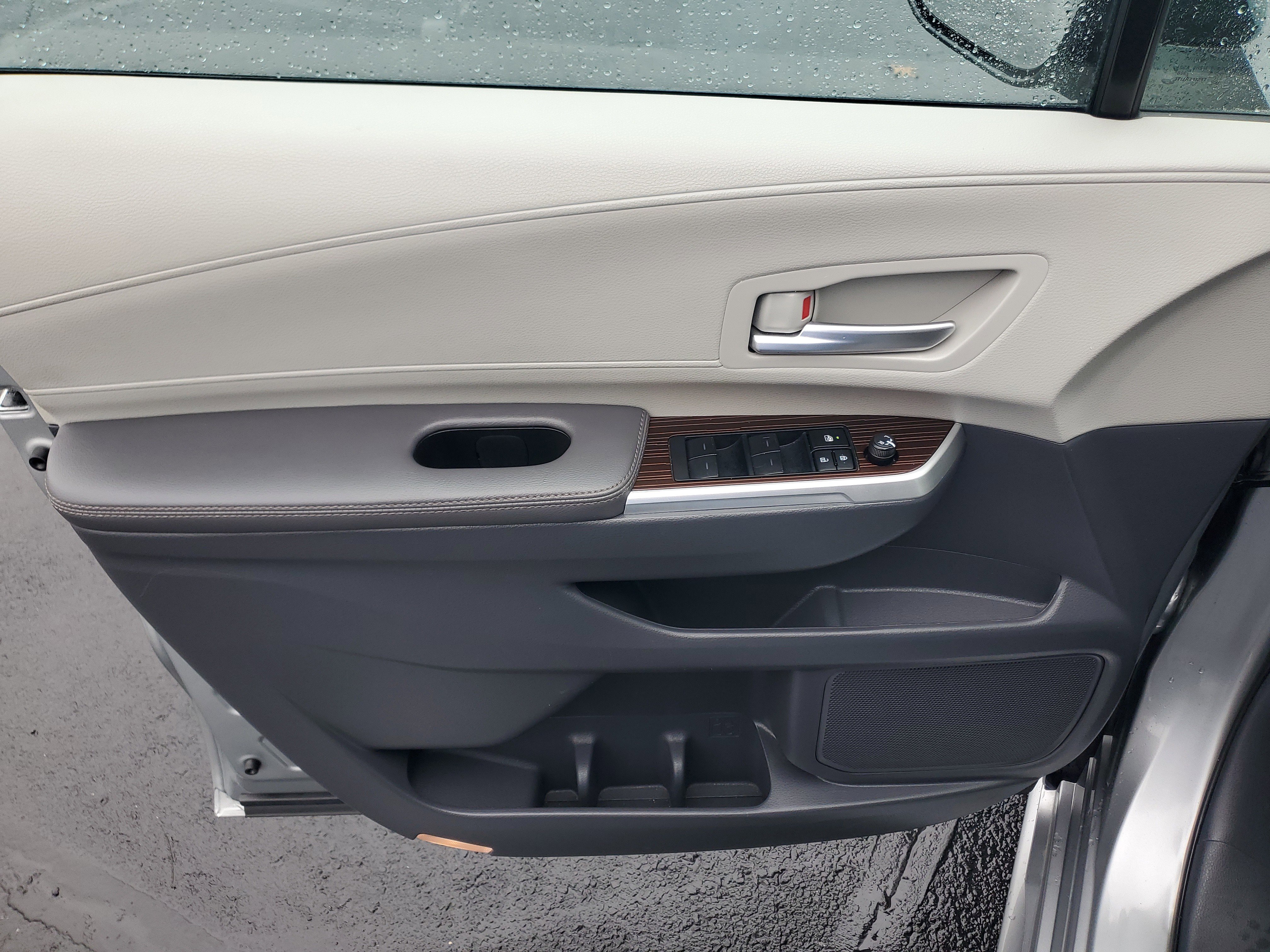 Certified 2024 Toyota Sienna XLE image 19