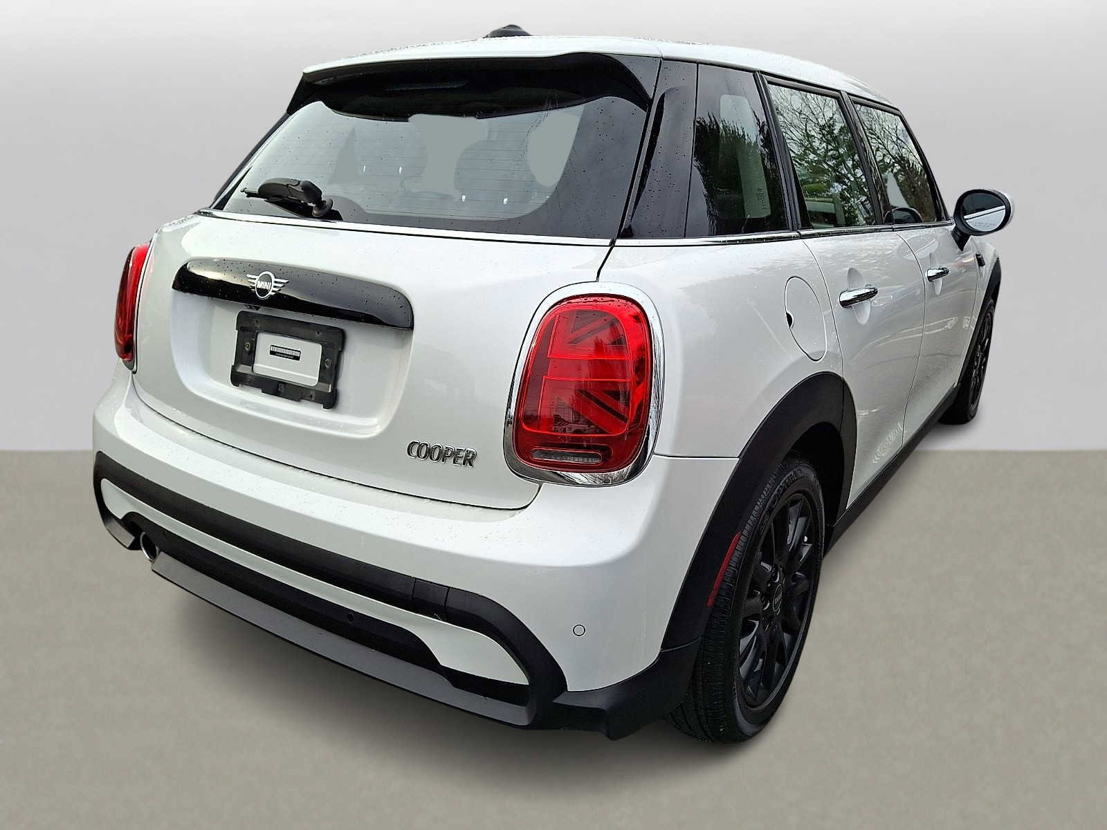 Certified 2023 MINI Cooper 4-Door Hardtop image 4
