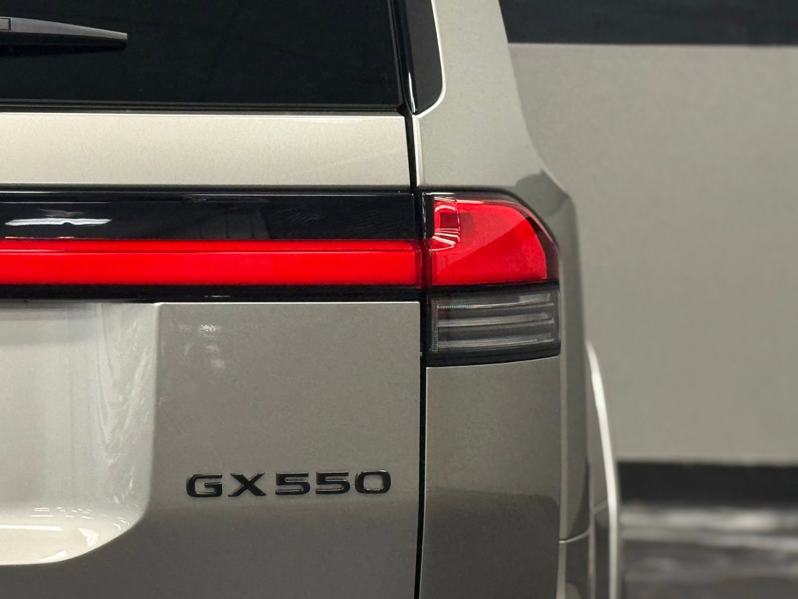 Used 2024 Lexus GX 550 w/ Accessory Package (2T) image 11