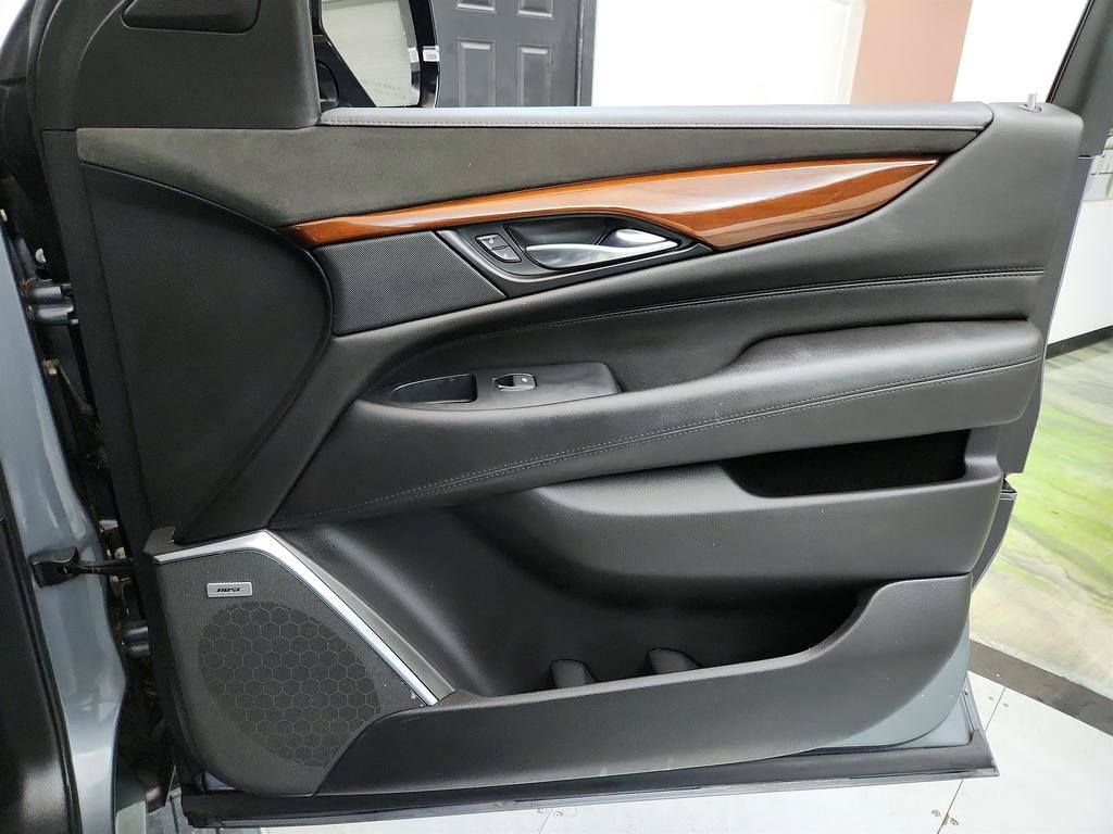 Used 2019 Cadillac Escalade ESV Premium Luxury AWD/4WD image 29