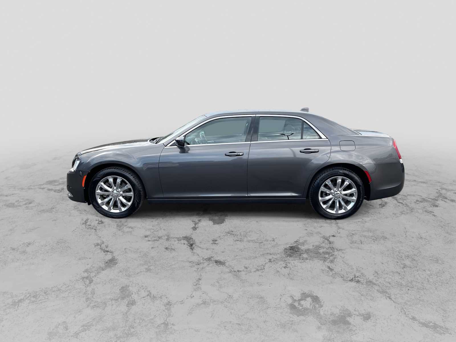 Used 2017 Chrysler 300 Limited AWD/4WD image 5