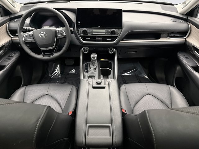 Used 2024 Toyota Grand Highlander AWD image 14