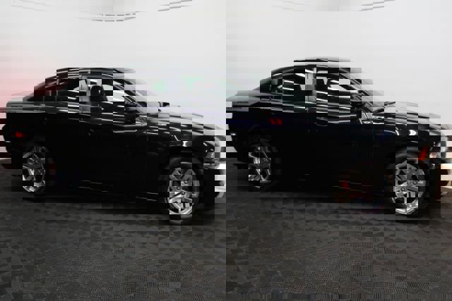 Used 2013 Dodge Charger SE image 4