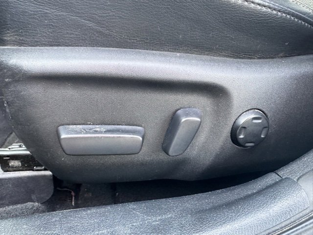 Used 2018 Toyota Avalon XLE image 12