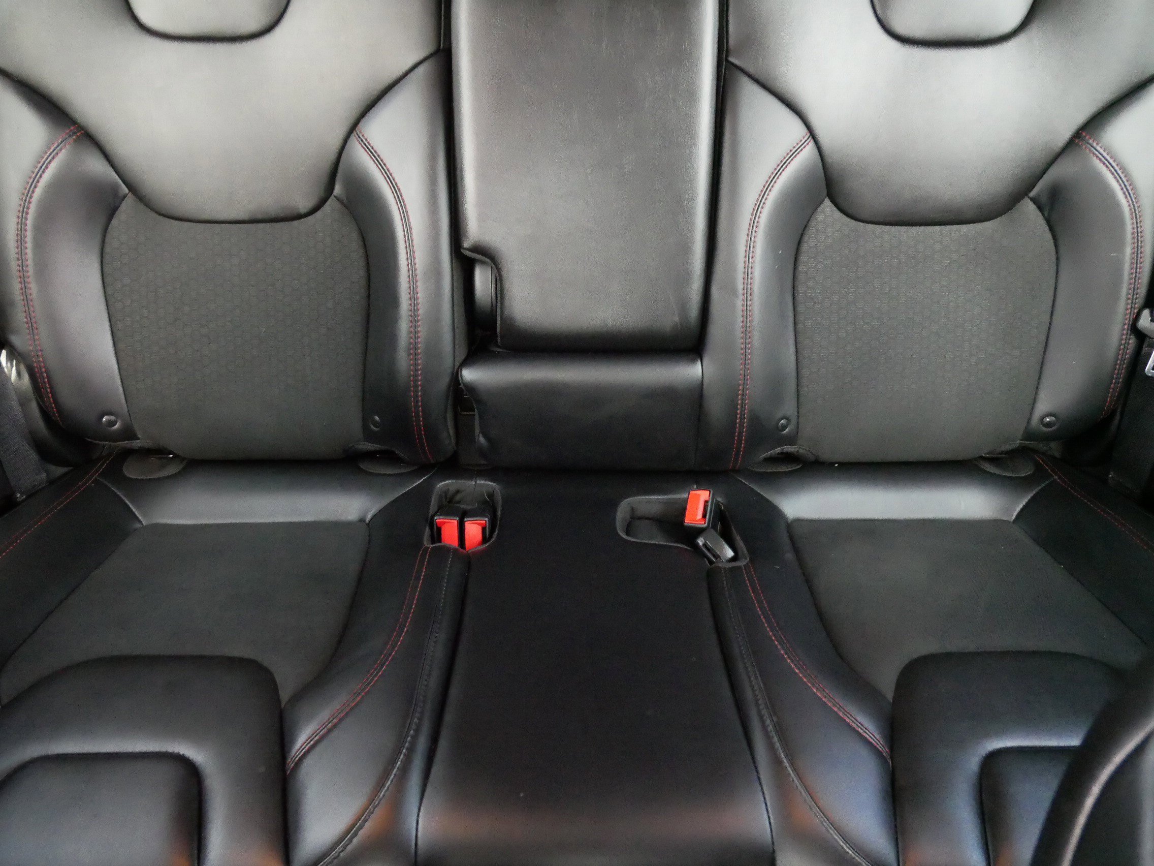 Used 2019 Jeep Cherokee Trailhawk w/ Cold Weather Group image 16