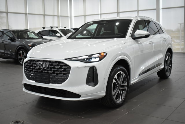 Used 2025 Audi Q5 Premium w/ Convenience Package image 7