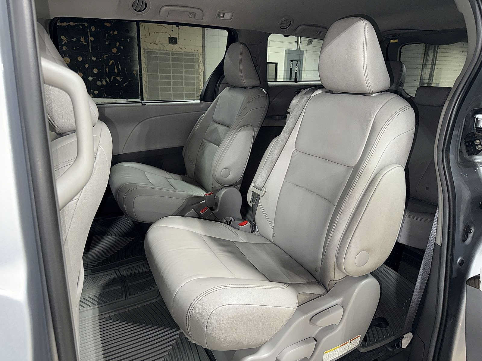 Used 2015 Toyota Sienna XLE w/ XLE Navigation Package FWD image 17