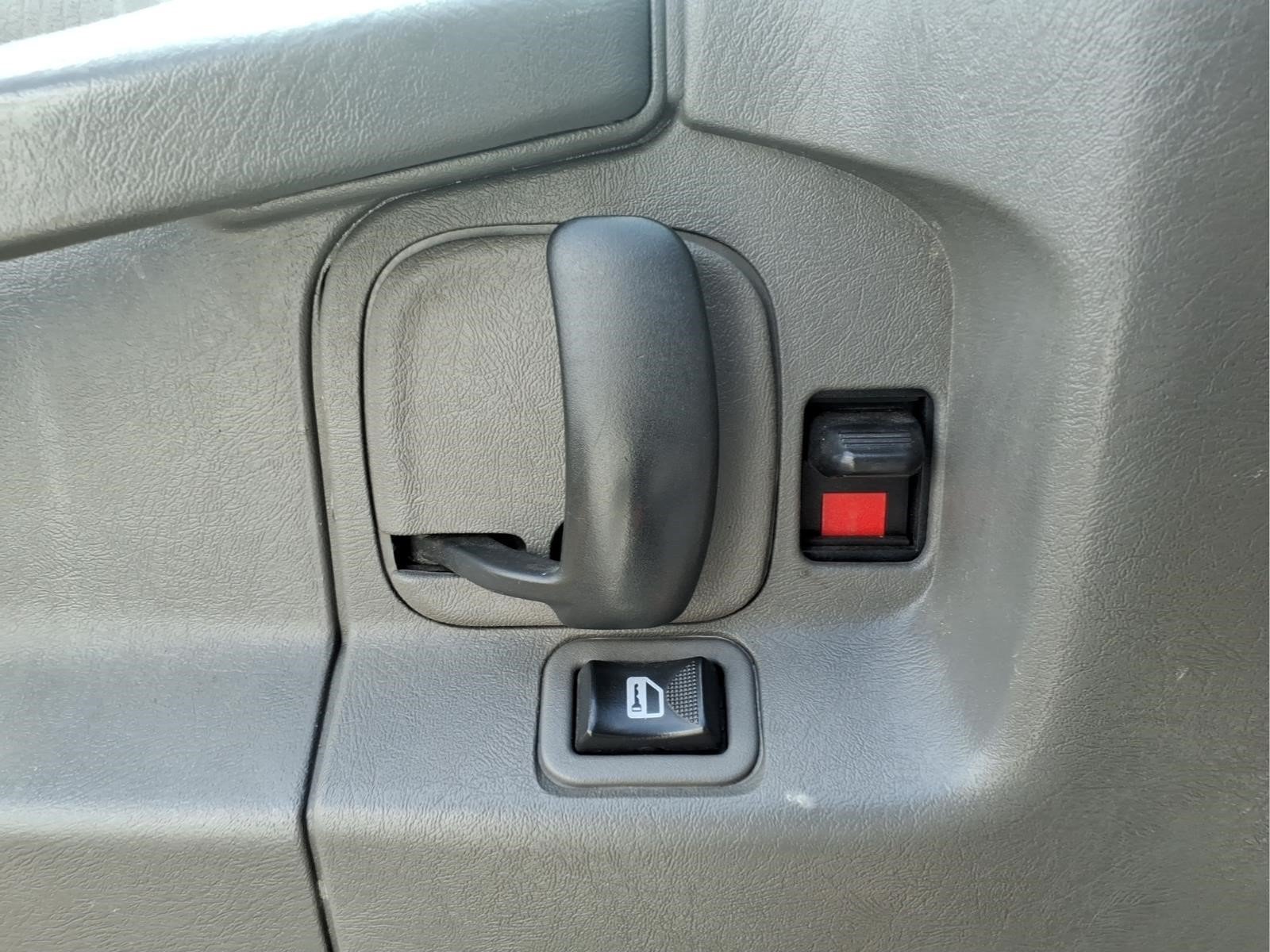Used 2015 Chevrolet Express 2500 RWD image 14