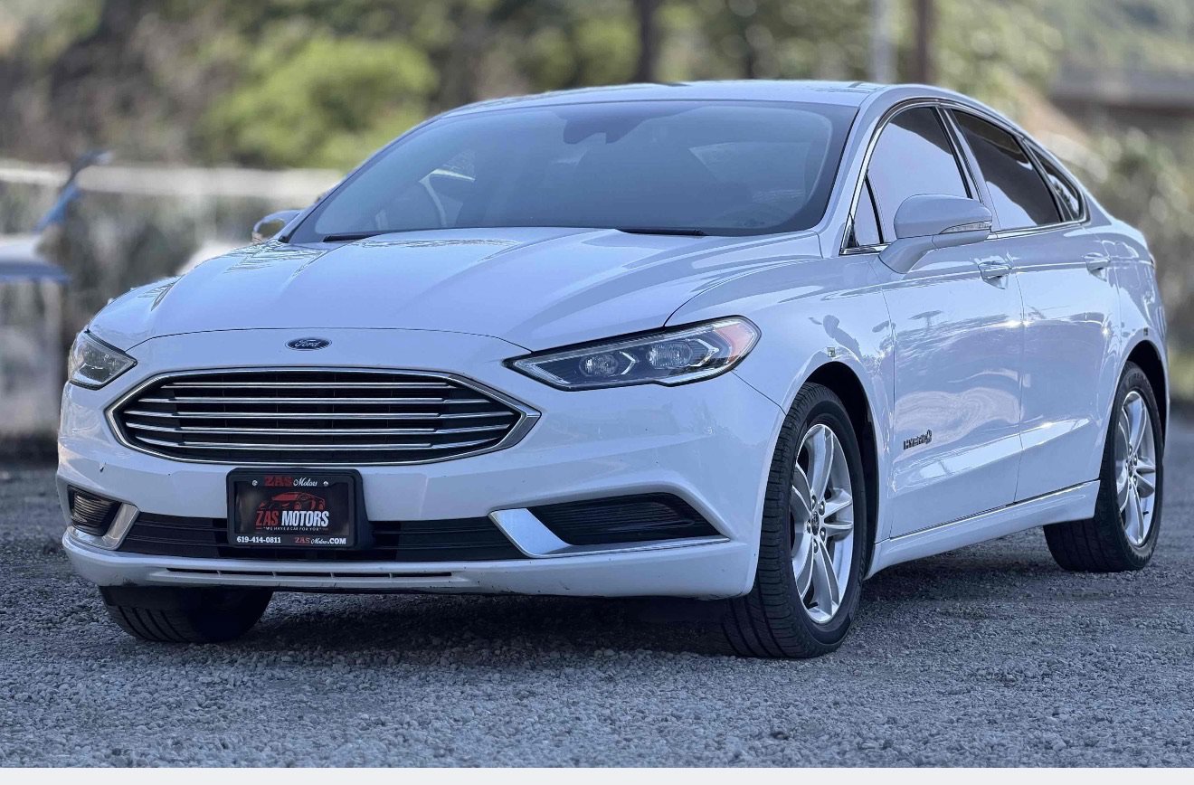 Used 2017 Ford Fusion SE w/ Equipment Group 602A FWD image 3