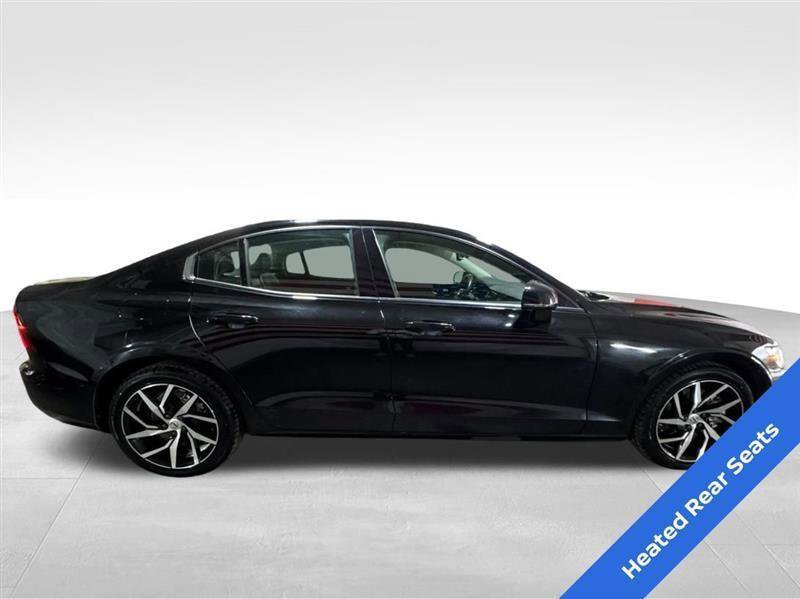 Used 2019 Volvo S60 T6 Momentum w/ Premium Package image 4