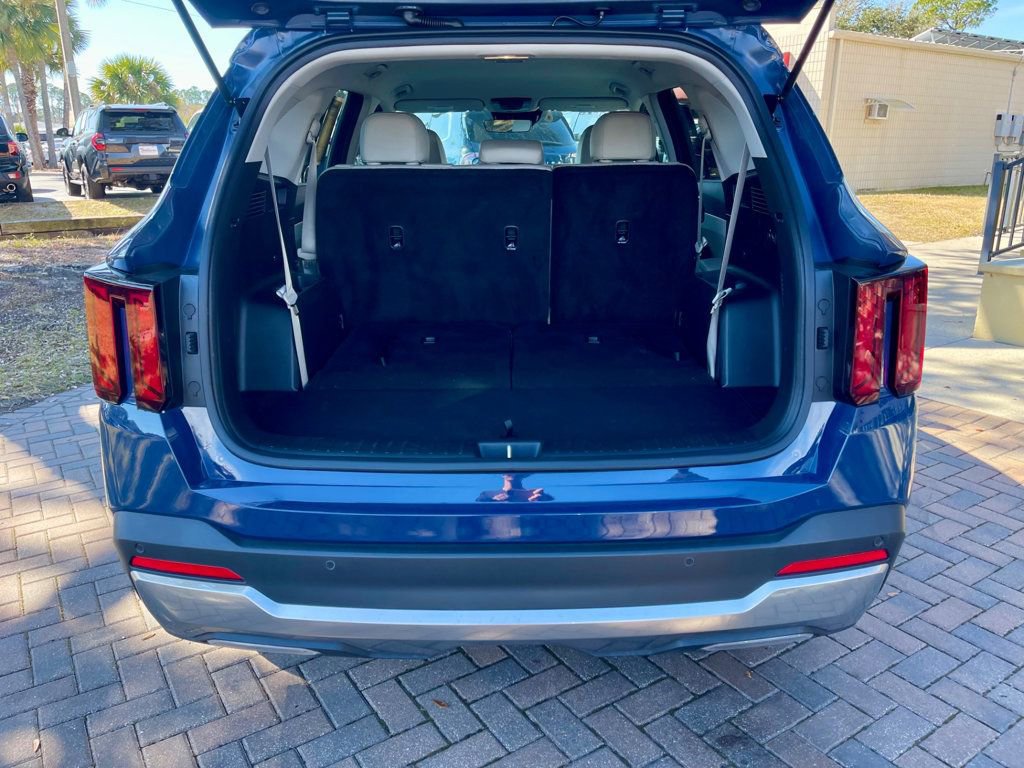 Used 2025 Kia Sorento S image 4