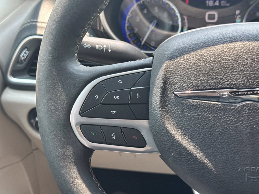 Used 2023 Chrysler Pacifica Limited FWD image 26