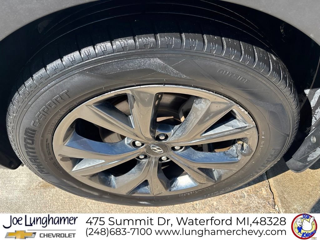 Used 2017 Hyundai Santa Fe Sport FWD image 9