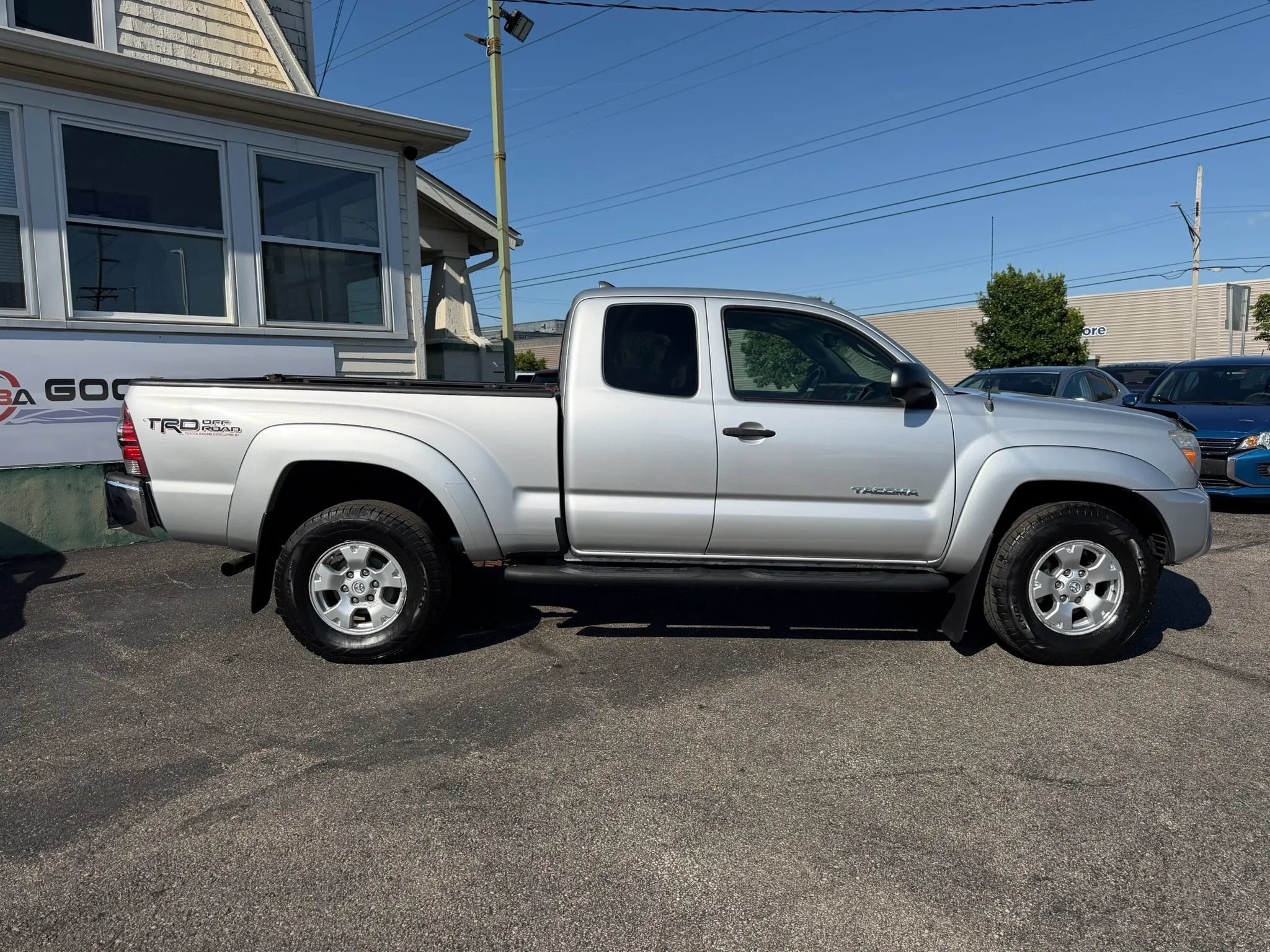 Used 2012 Toyota Tacoma 4x4 Access Cab V6 w/ TRD Off-Road Pkg image 6