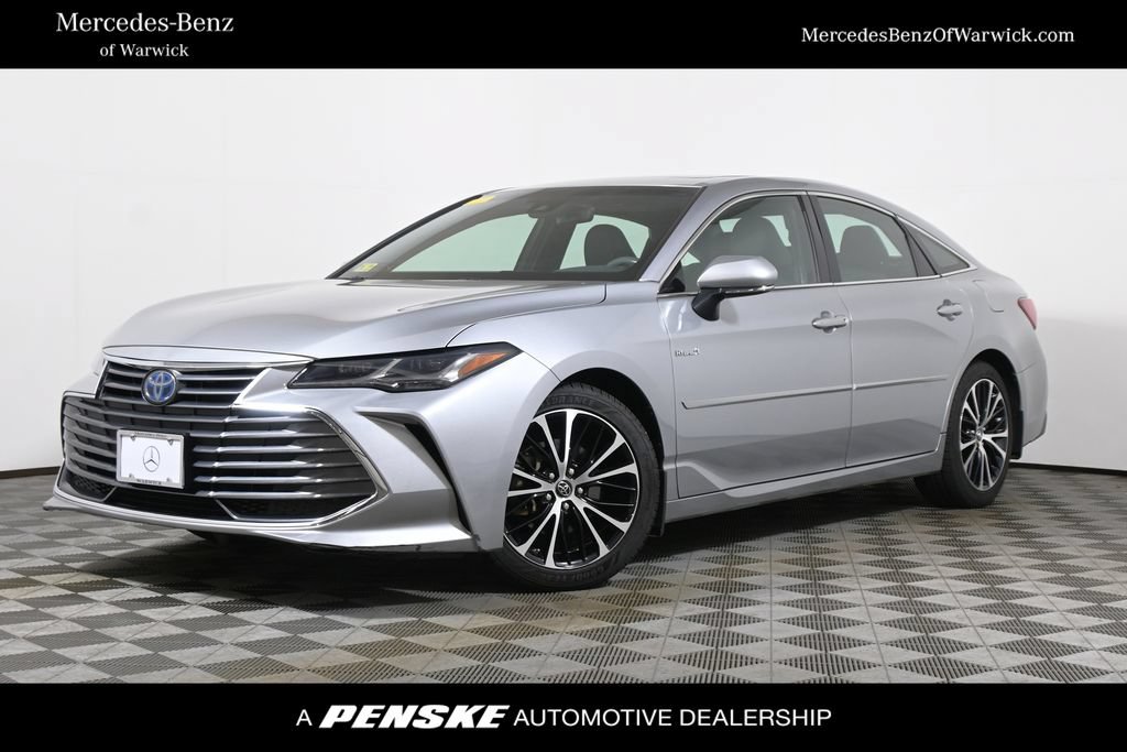 Used 2019 Toyota Avalon Limited FWD image 1