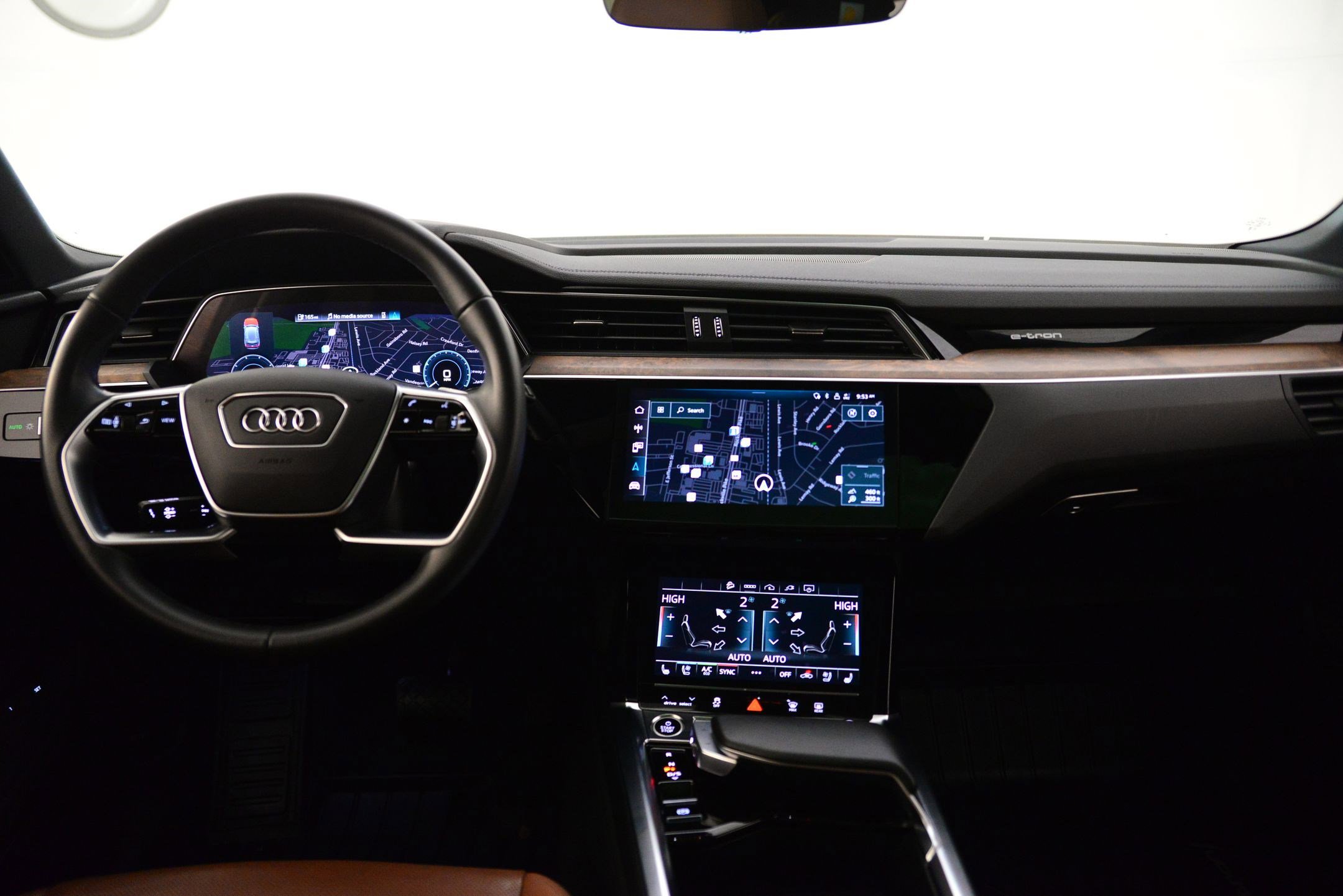 Certified 2023 Audi e-tron Premium Plus w/ Premium Plus Package AWD/4WD image 15
